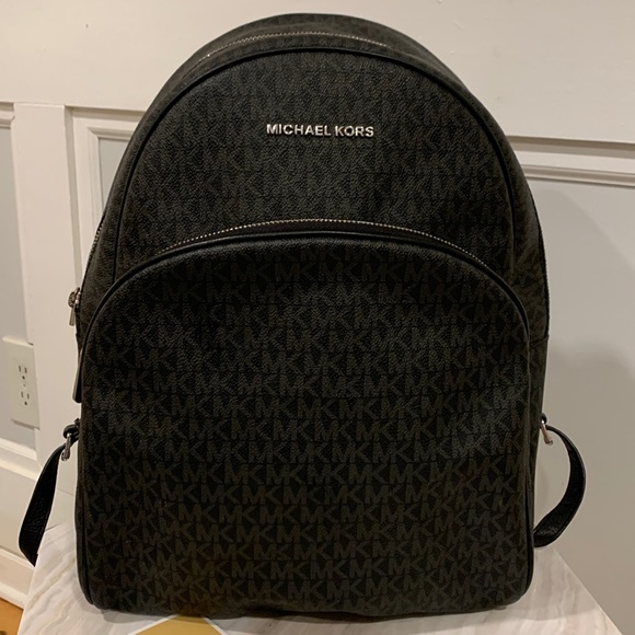 Michael Kors Large Jet Set Signature Logo Travel Backpack EUC - Picture 3 of 17